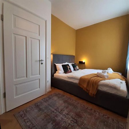 Apartment 4-6 Personen I 80Qm I Altstadt I Dachterasse I Parkplatz シュトラウビング エクステリア 写真