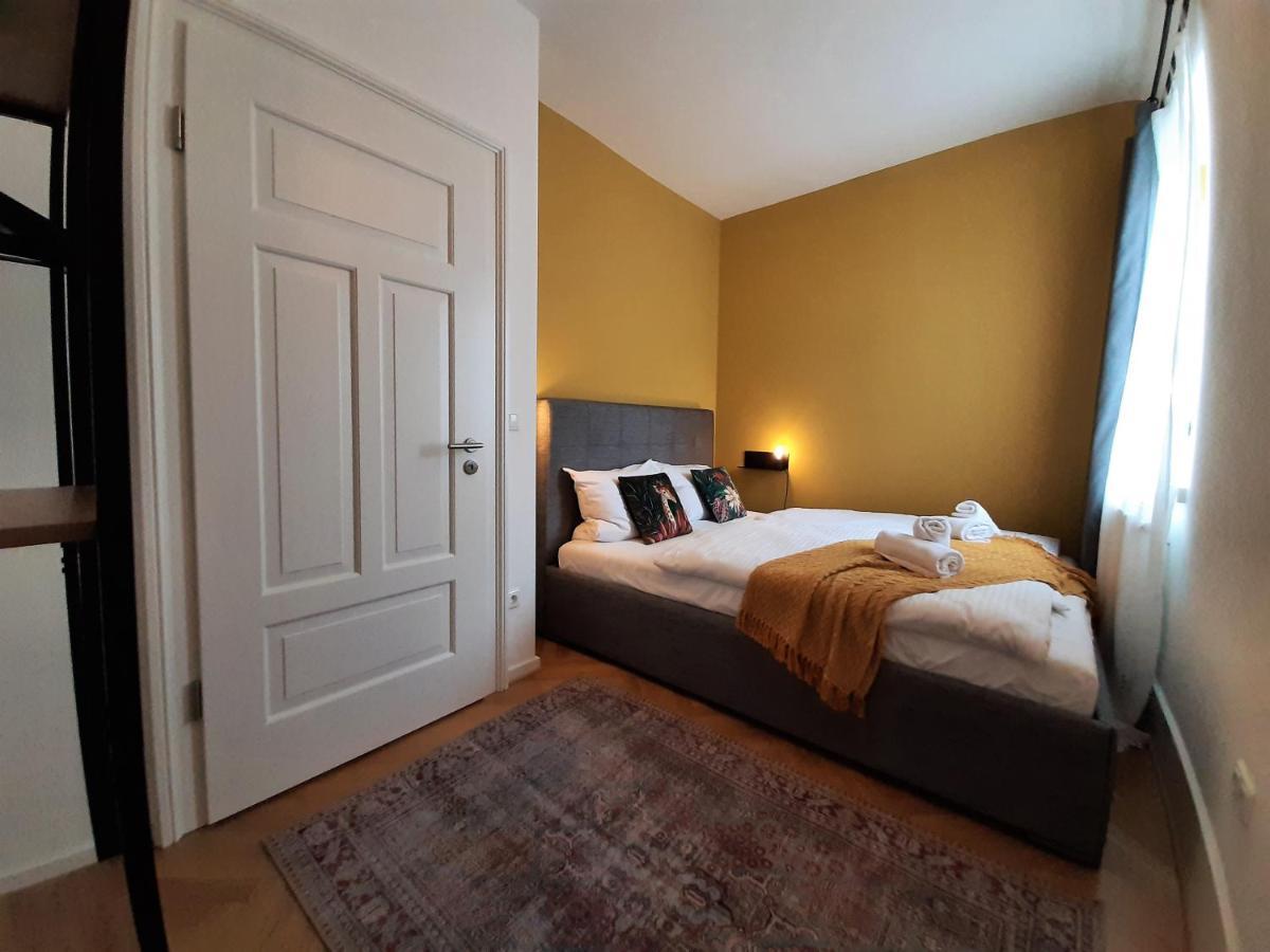 Apartment 4-6 Personen I 80Qm I Altstadt I Dachterasse I Parkplatz シュトラウビング エクステリア 写真