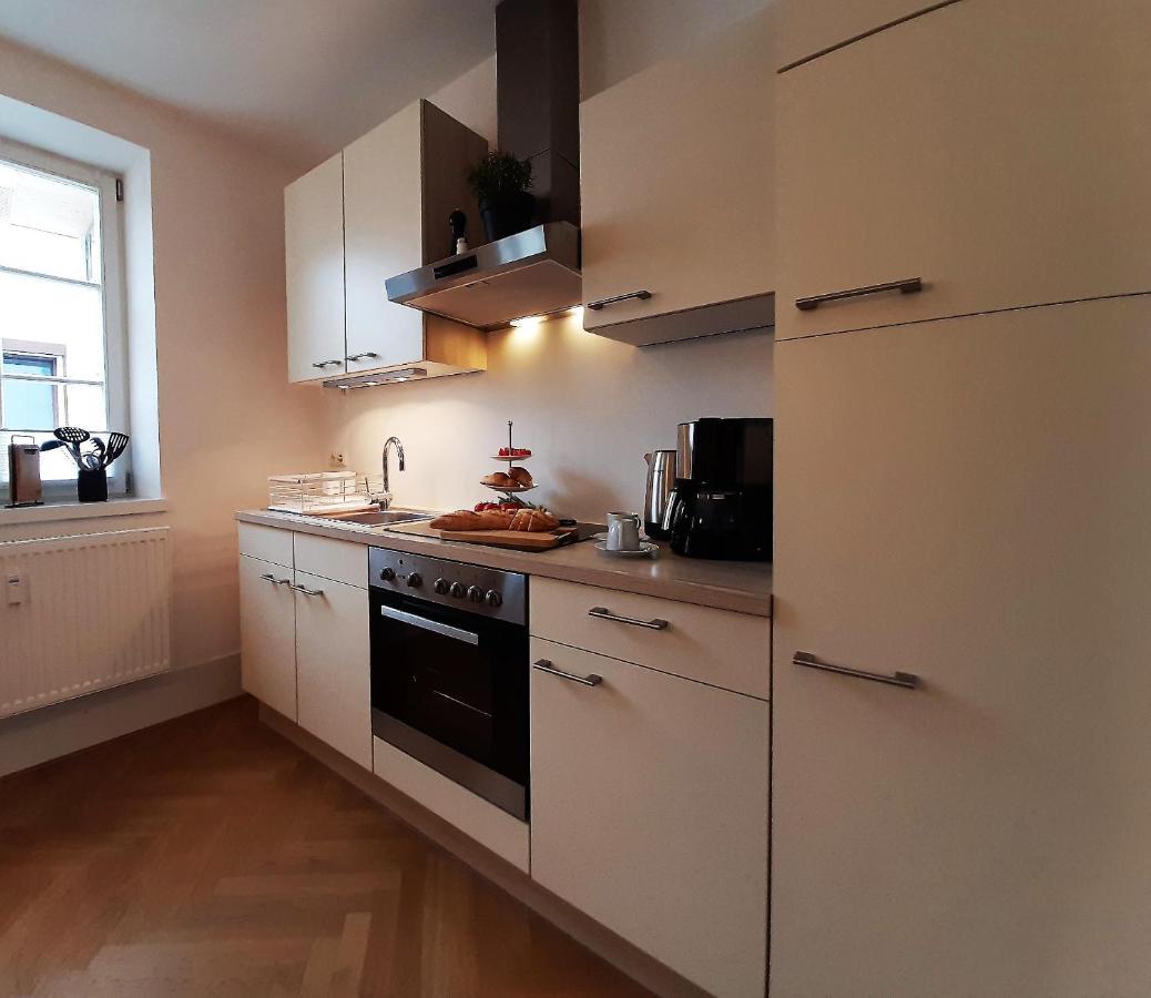 Apartment 4-6 Personen I 80Qm I Altstadt I Dachterasse I Parkplatz シュトラウビング エクステリア 写真