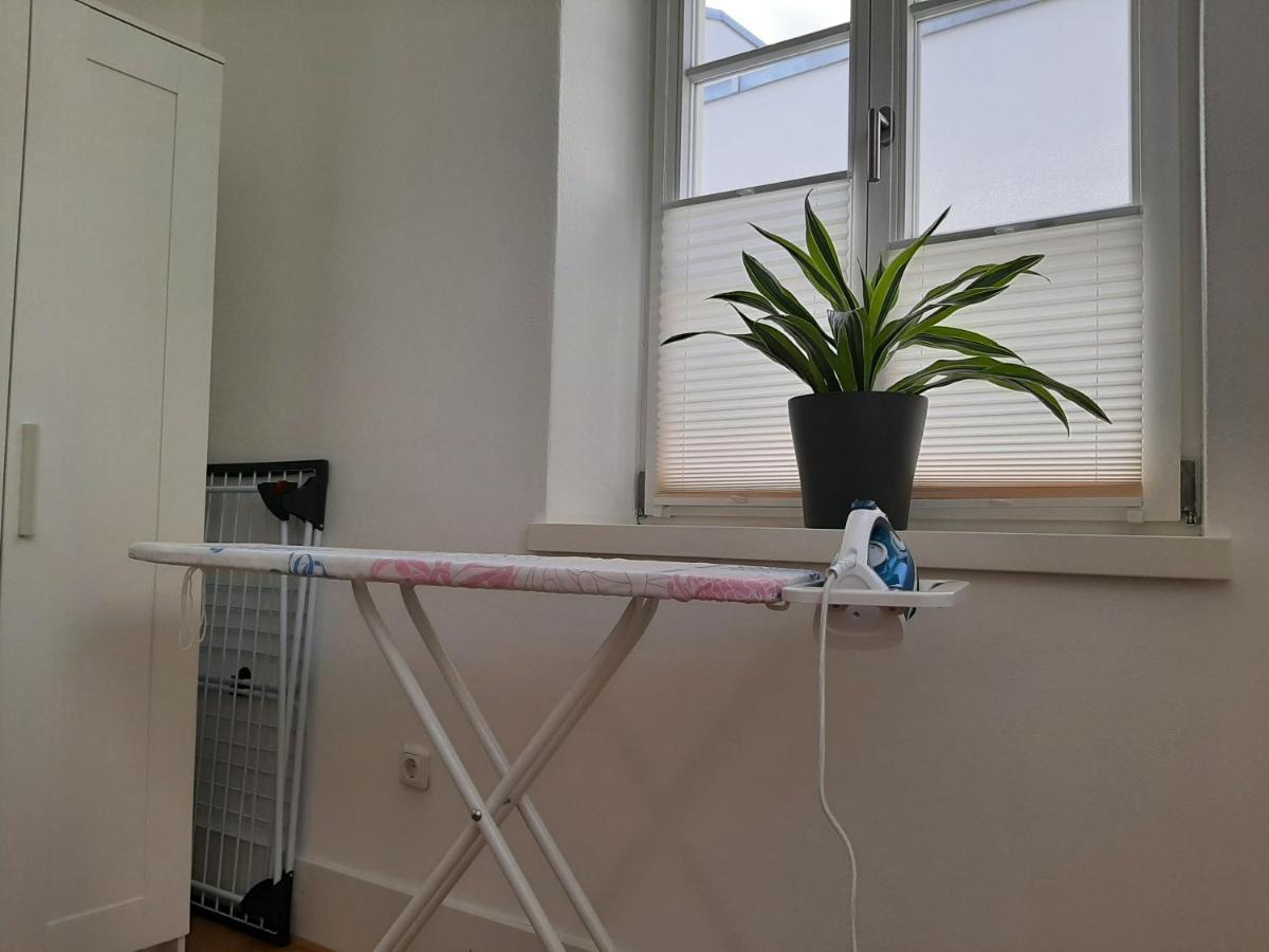 Apartment 4-6 Personen I 80Qm I Altstadt I Dachterasse I Parkplatz シュトラウビング エクステリア 写真