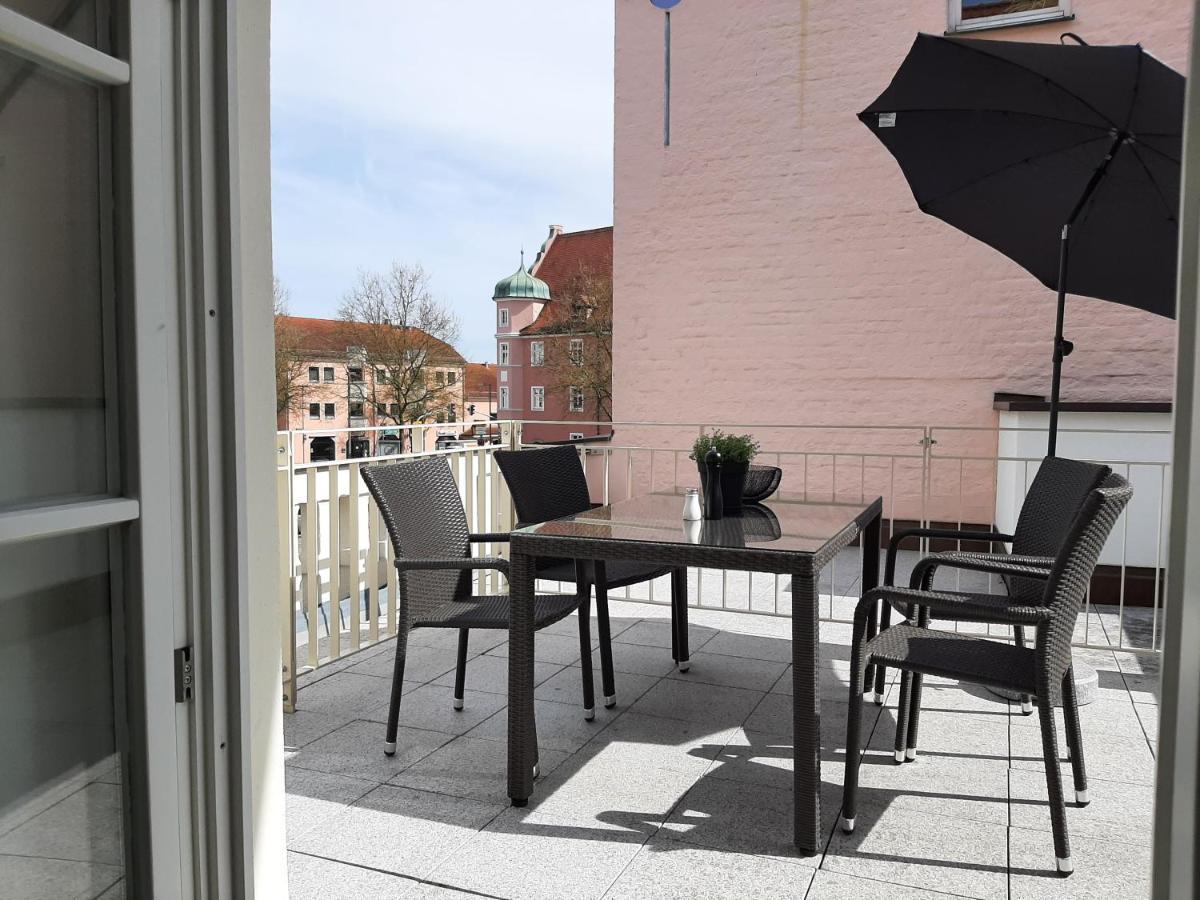 Apartment 4-6 Personen I 80Qm I Altstadt I Dachterasse I Parkplatz シュトラウビング エクステリア 写真