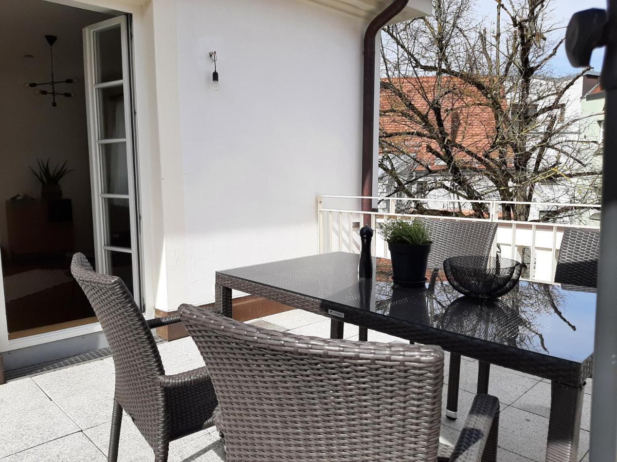 Apartment 4-6 Personen I 80Qm I Altstadt I Dachterasse I Parkplatz シュトラウビング エクステリア 写真